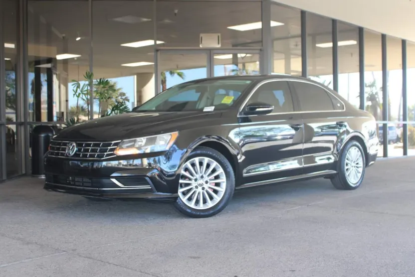 2016 Volkswagen Passat SE photo 1