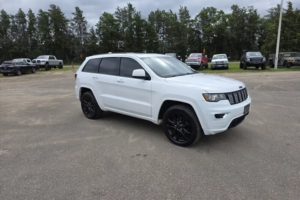 2019 Jeep Grand Cherokee Laredo photo 1