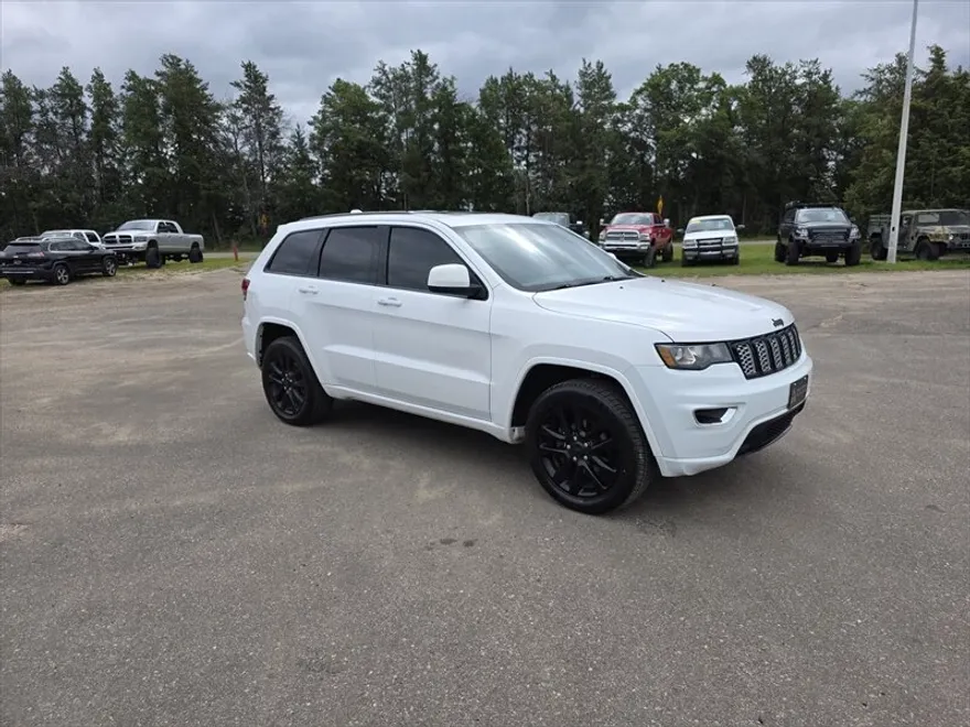 2019 Jeep Grand Cherokee Laredo photo 1