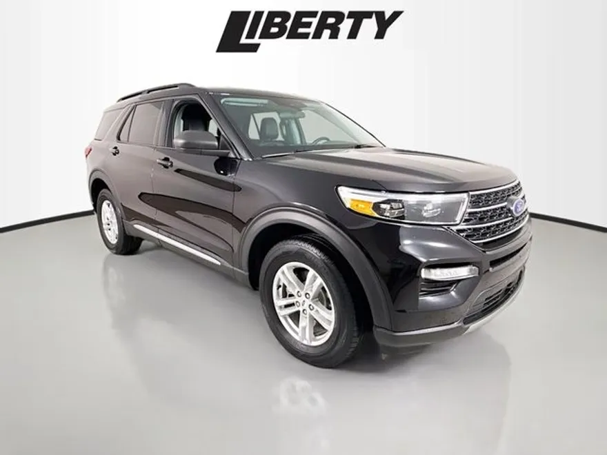 2023 Ford Explorer XLT photo 1