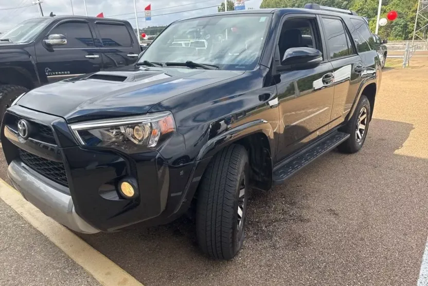 2018 Toyota 4Runner TRD Off-Road Premium photo 1