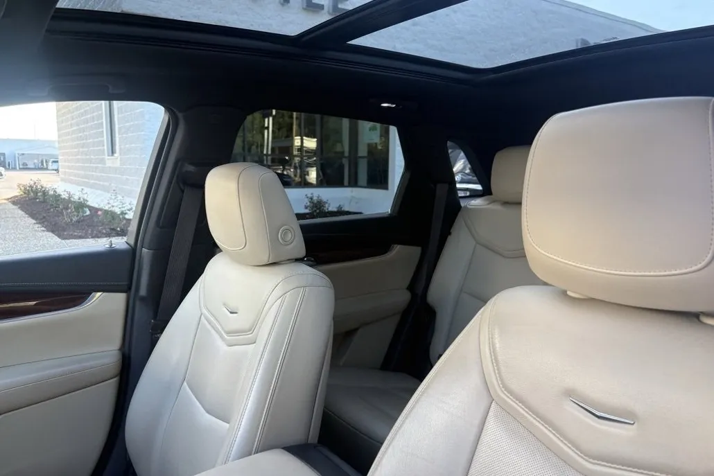 2018 Cadillac XT5 Luxury photo 1