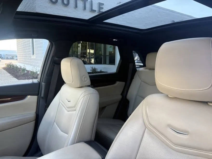 2018 Cadillac XT5 Luxury photo 1