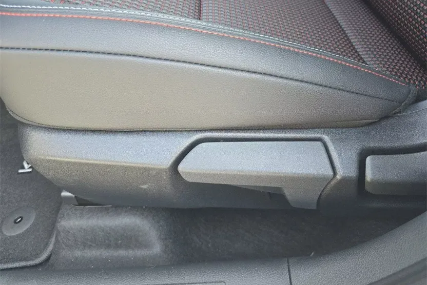 2026 Nissan Kicks SR photo 1