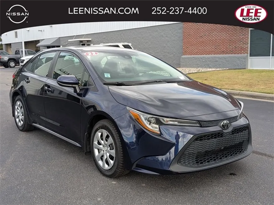 2022 Toyota Corolla LE photo 1