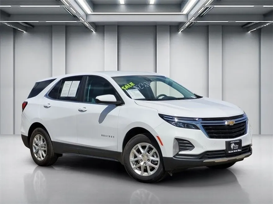 2022 Chevrolet Equinox LT photo 1