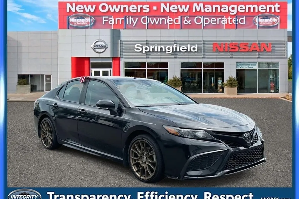 2023 Toyota Camry SE photo 1