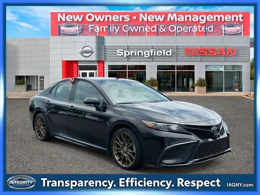 2023 Toyota Camry SE photo 1