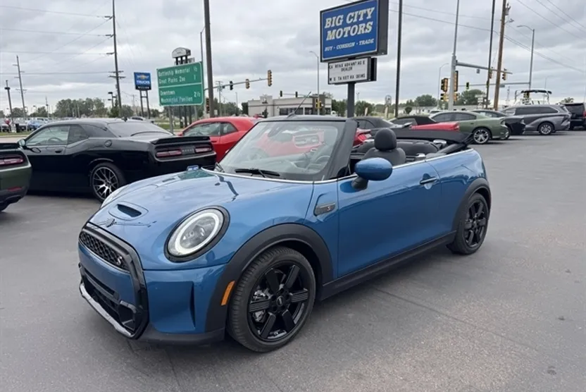 2023 Mini Cooper Convertible S photo 1