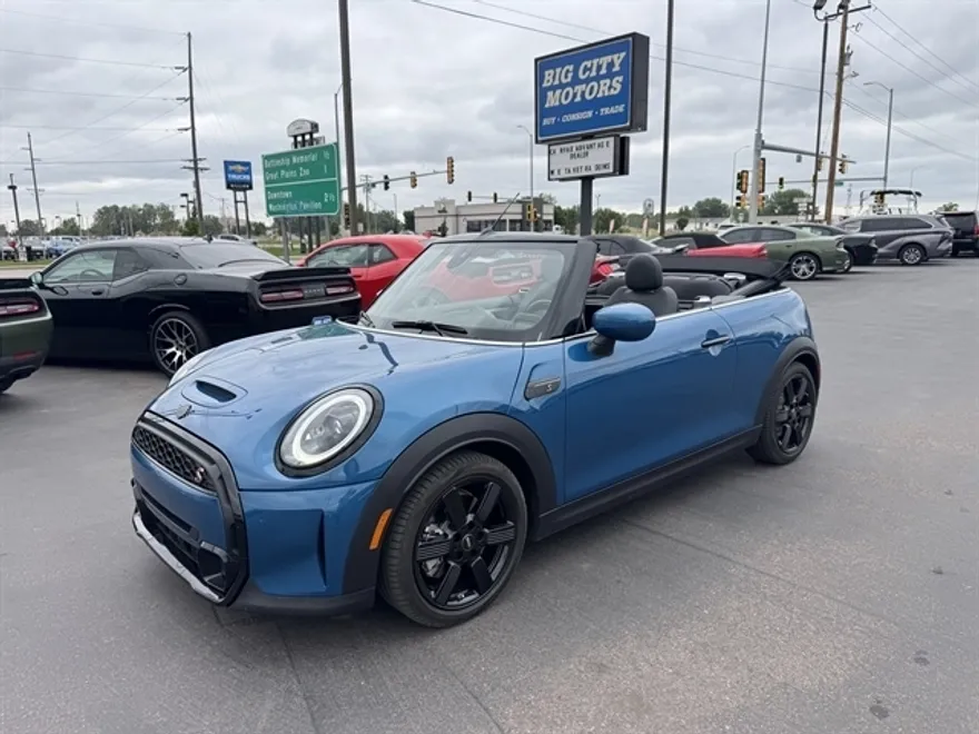 2023 Mini Cooper Convertible S photo 1