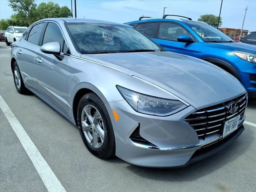 2023 Hyundai Sonata SE photo 1