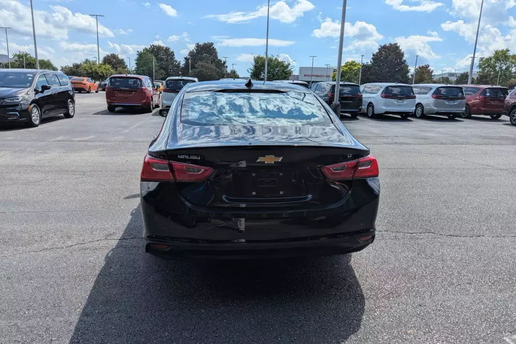 2024 Chevrolet Malibu 1LT photo 1