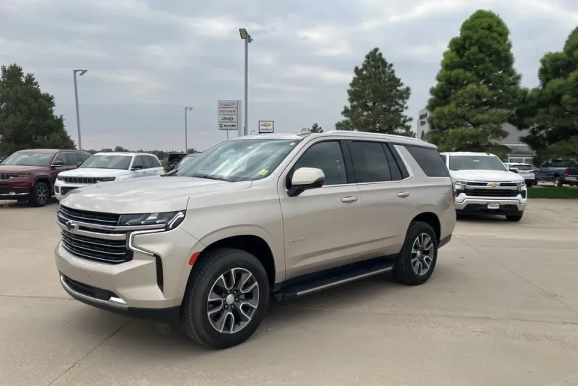 2021 Chevrolet Tahoe LT photo 1
