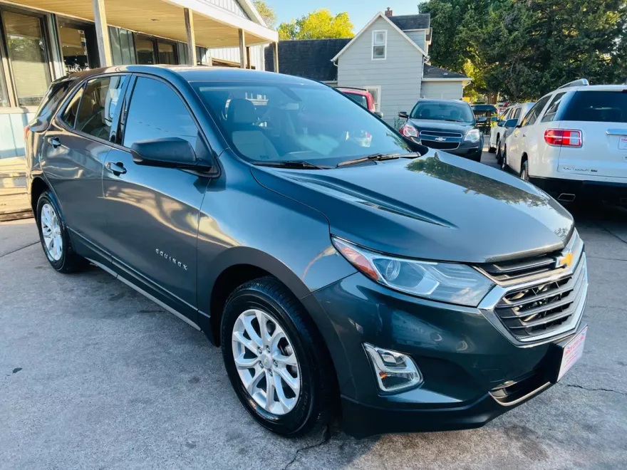 2018 Chevrolet Equinox LS photo 1