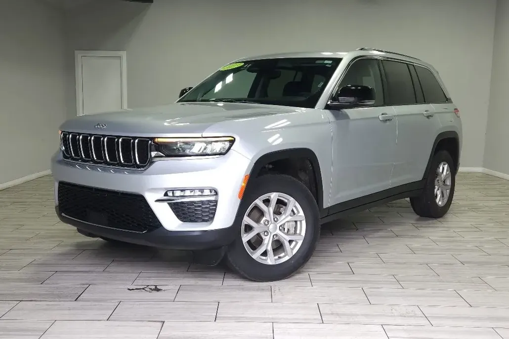 2023 Jeep Grand Cherokee Limited photo 1