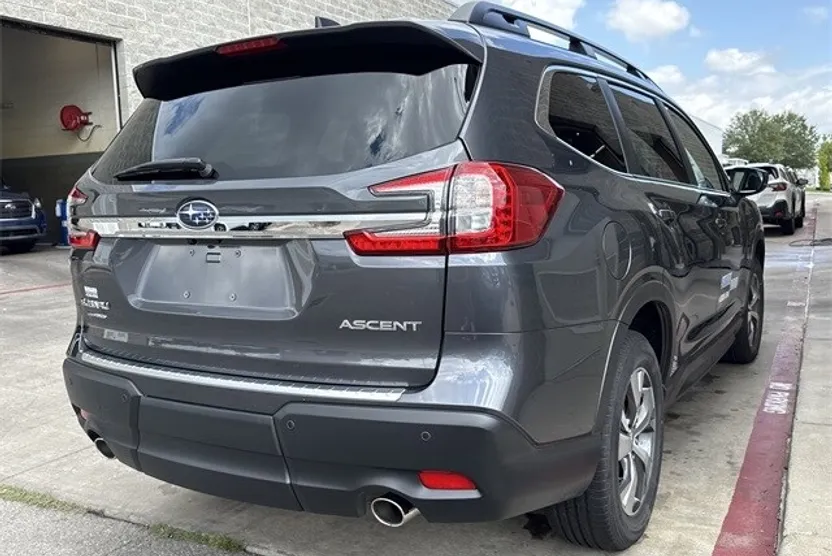 2025 Subaru Ascent Premium photo 1