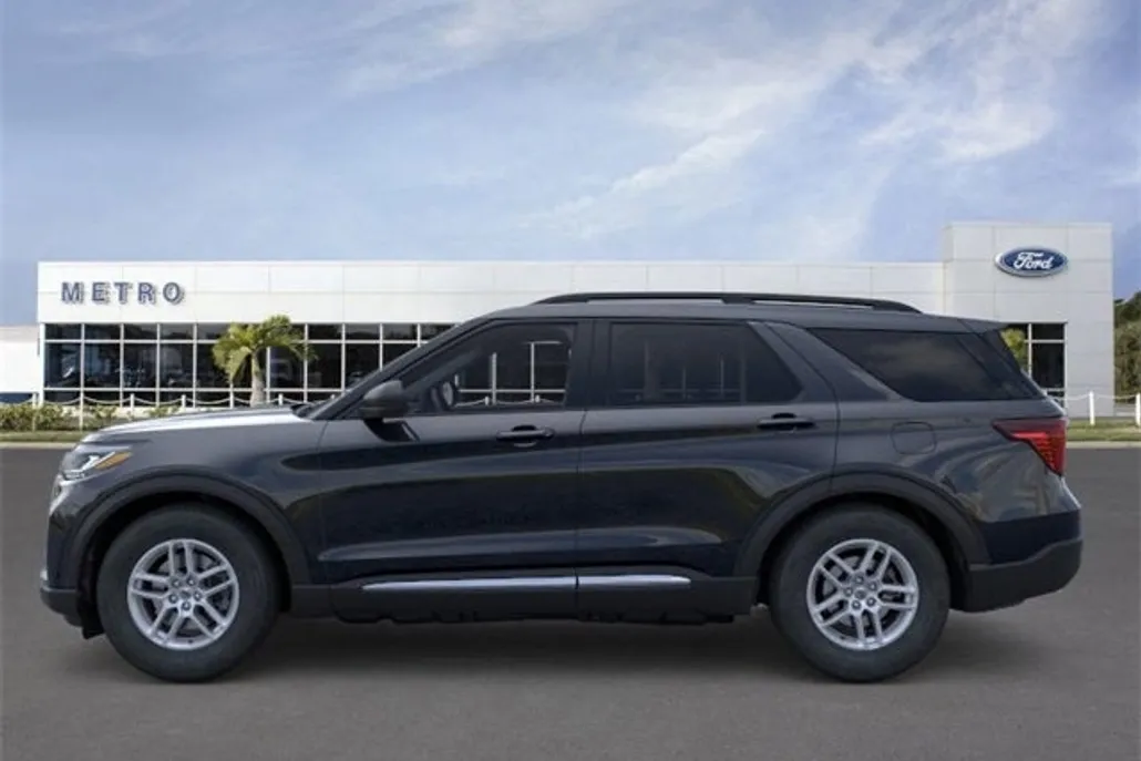 2025 Ford Explorer photo 1