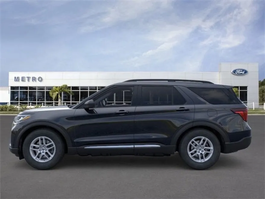 2025 Ford Explorer photo 1