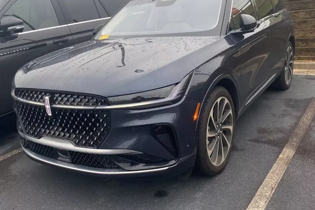 2024 Lincoln Nautilus Black Label photo 1
