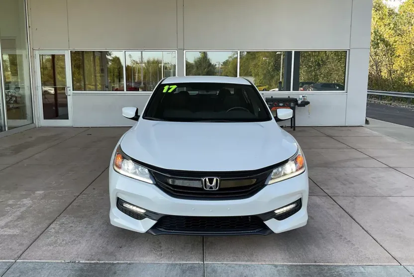 2017 Honda Accord Sport SE photo 1