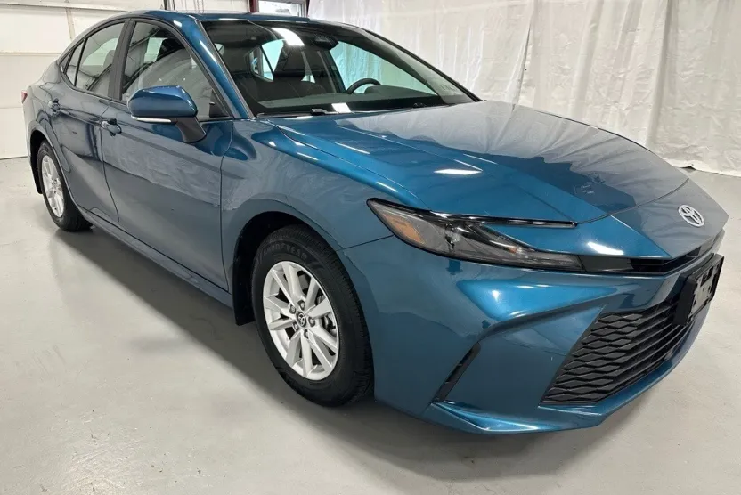 2025 Toyota Camry LE photo 1