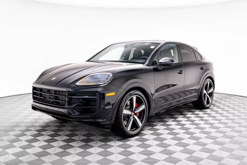 2025 Porsche Cayenne Coupe GTS photo 1
