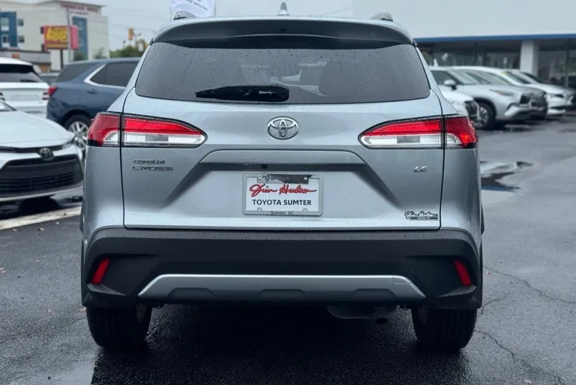 2024 Toyota Corolla Cross LE photo 1