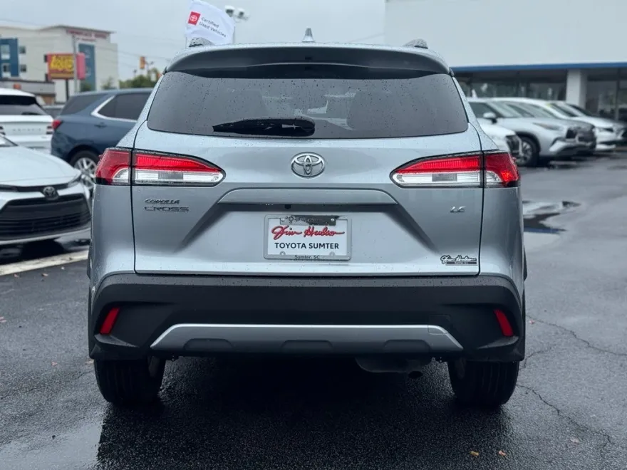 2024 Toyota Corolla Cross LE photo 1