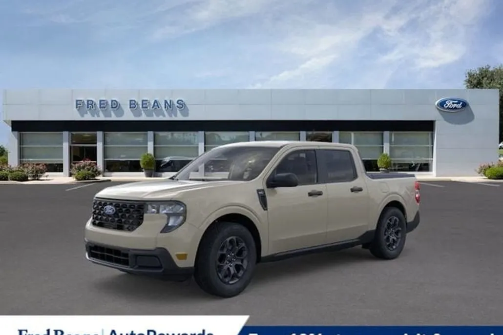 2025 Ford Maverick XLT photo 1