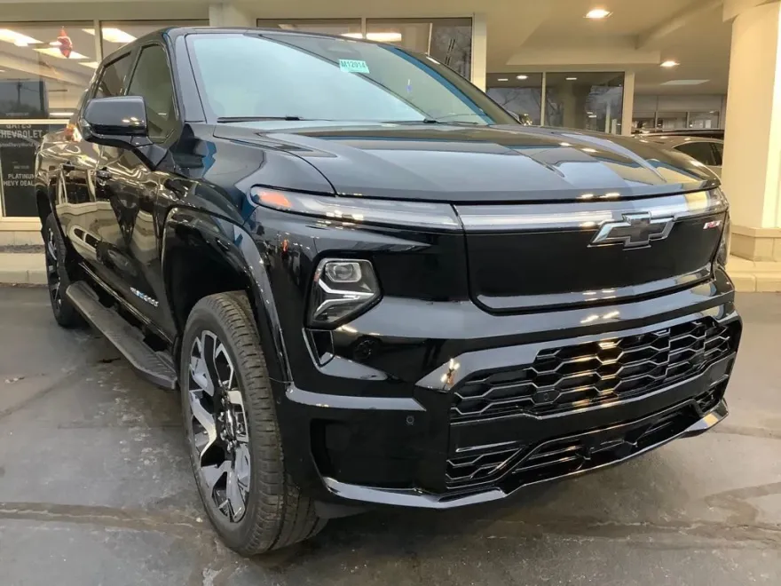 2025 Chevrolet Silverado EV RST photo 1