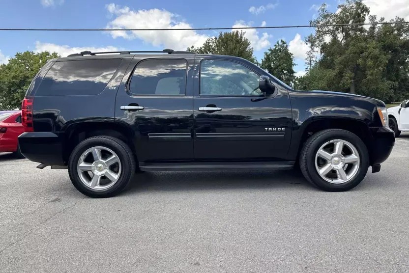 2011 Chevrolet Tahoe LT photo 1