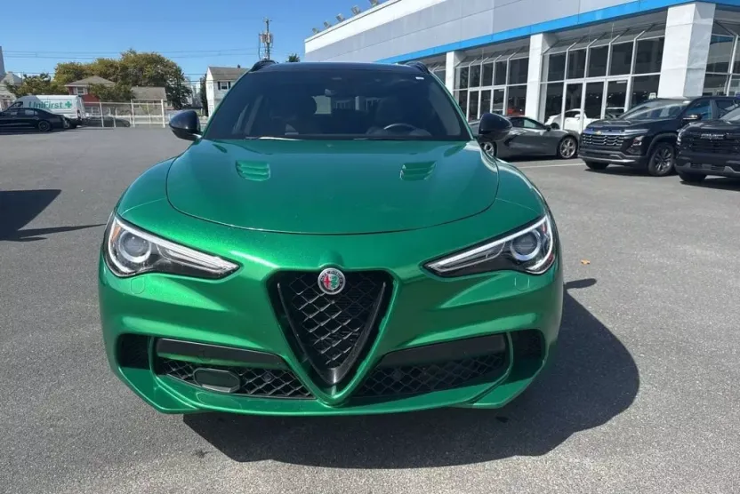 2022 Alfa Romeo Stelvio Quadrifoglio photo 1