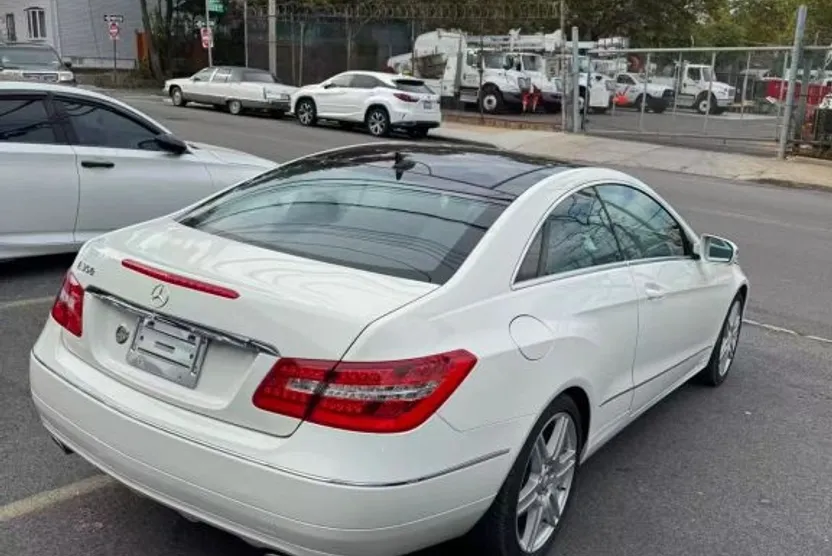 2010 Mercedes Benz E 350 Coupe photo 1