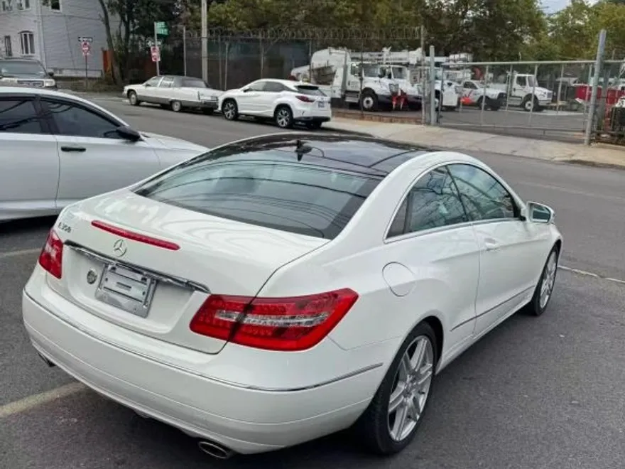 2010 Mercedes Benz E 350 Coupe photo 1