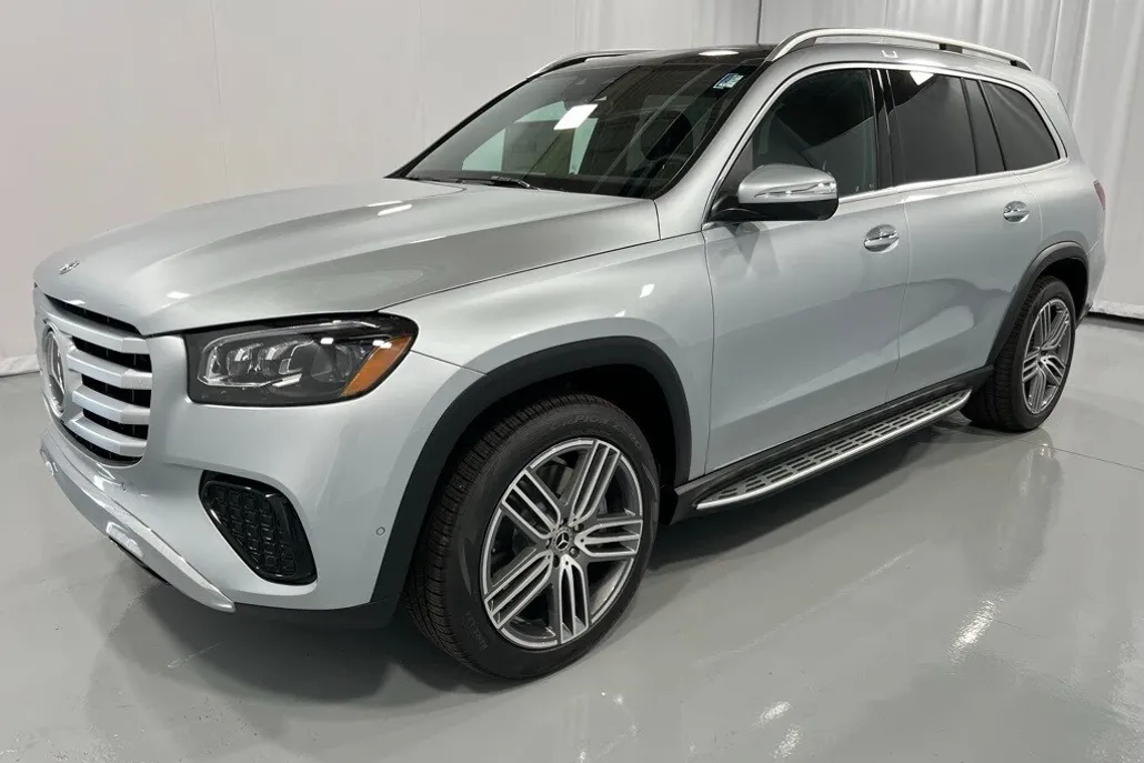 2025 Mercedes Benz GLS 450 photo 1