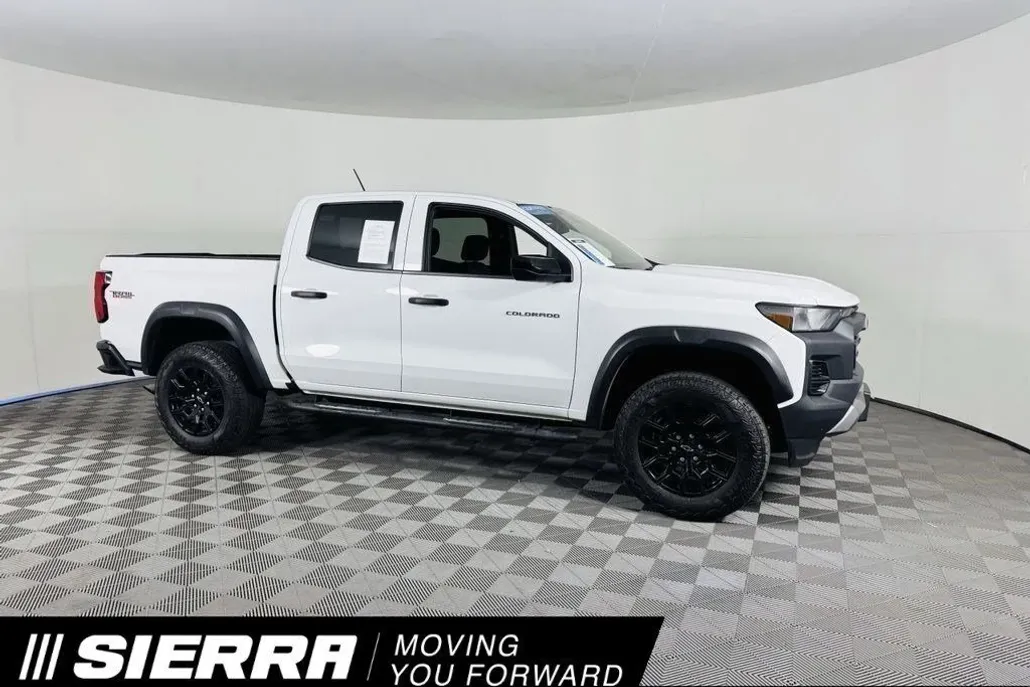 2023 Chevrolet Colorado Trail Boss photo 1