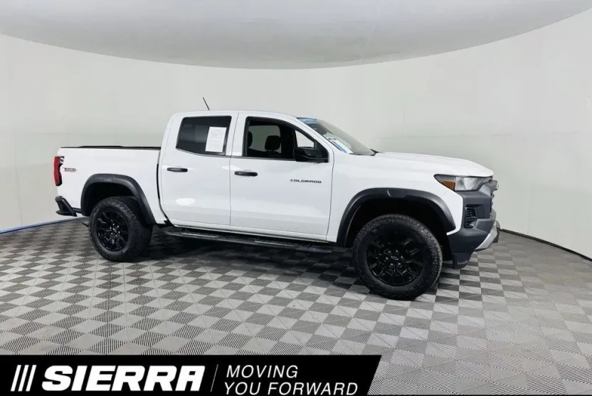 2023 Chevrolet Colorado Trail Boss photo 1