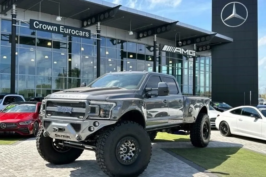2022 Ford F-350 Lariat photo 1