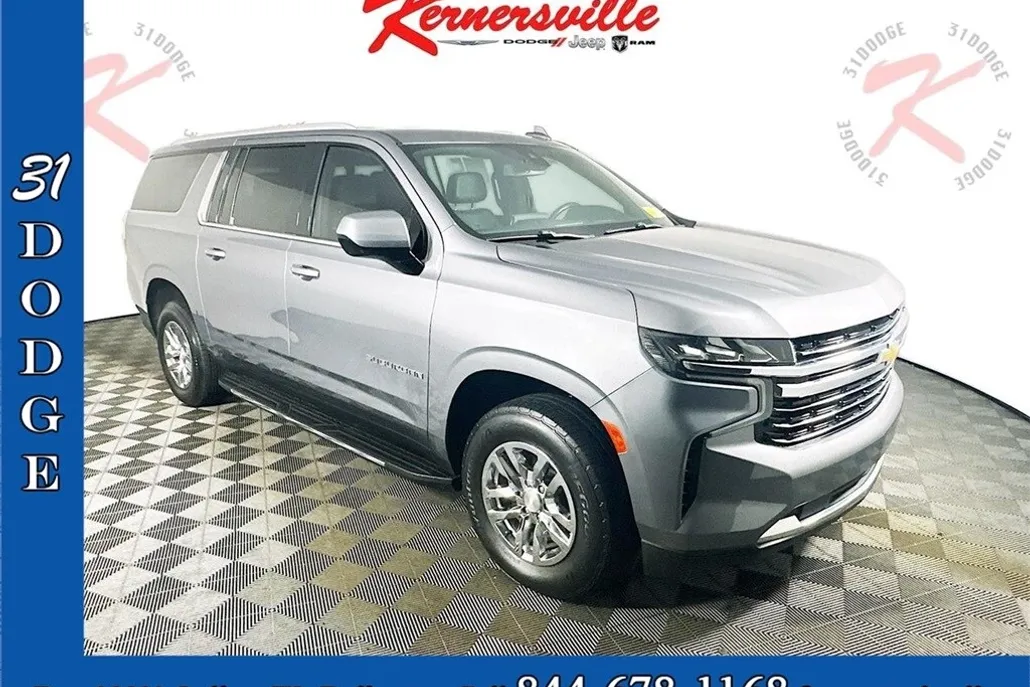 2021 Chevrolet Suburban LT photo 1