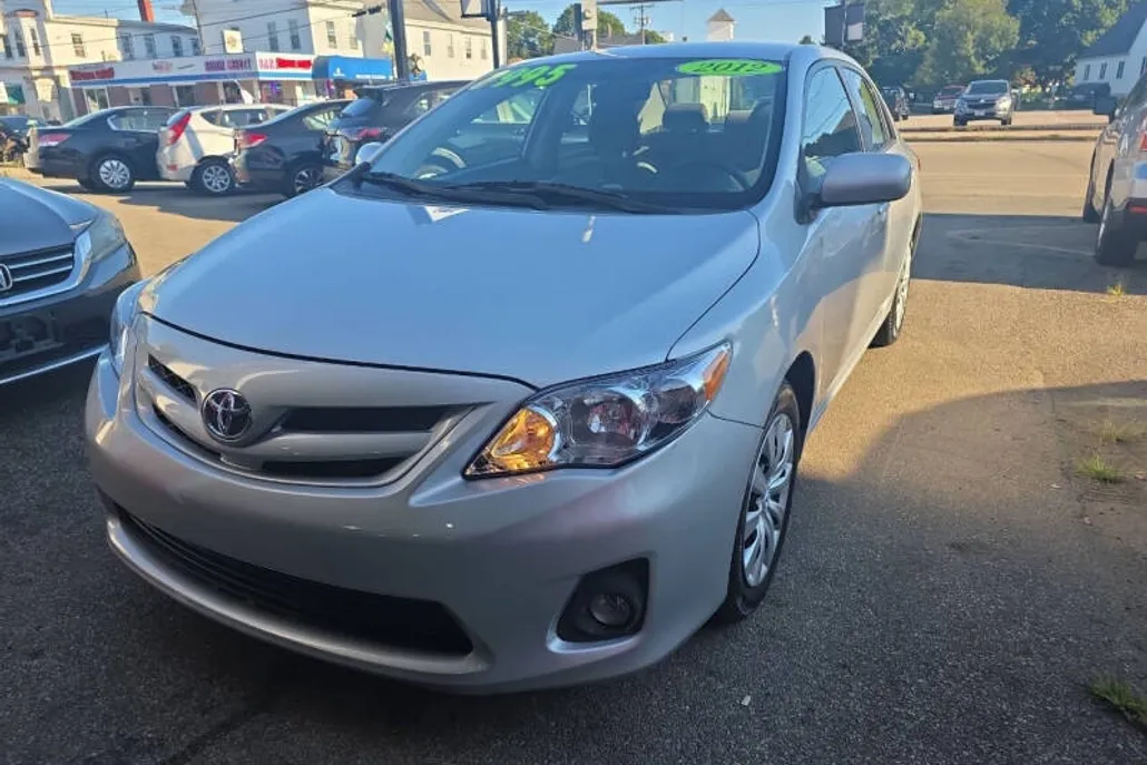 2012 Toyota Corolla LE photo 1