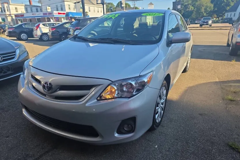 2012 Toyota Corolla LE photo 1