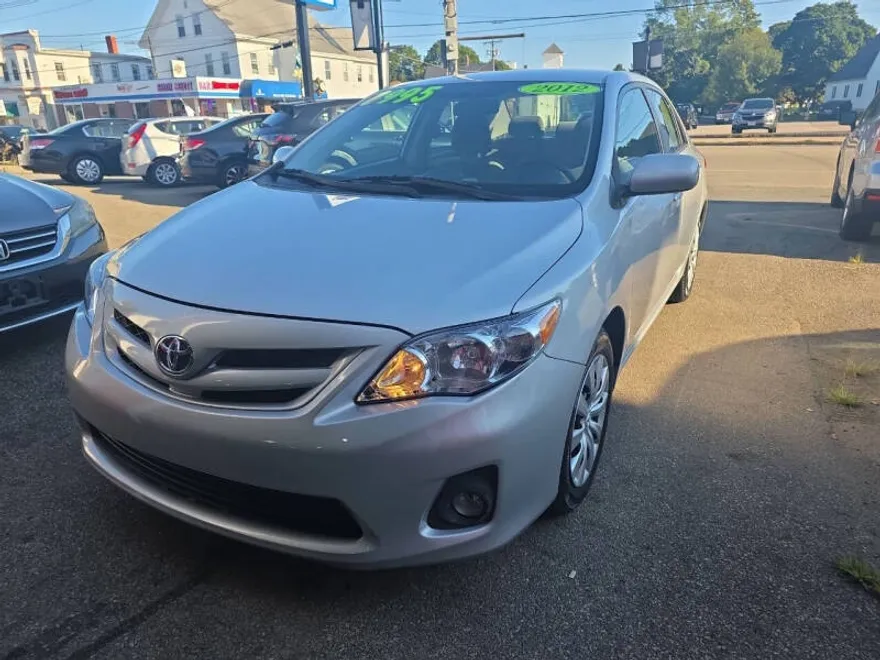 2012 Toyota Corolla LE photo 1