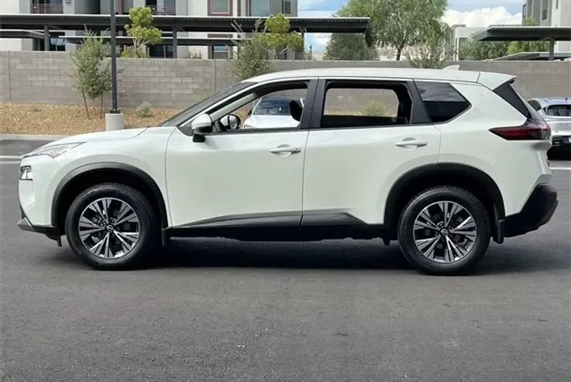 2022 Nissan Rogue SV photo 1