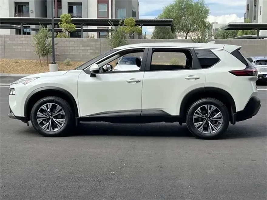 2022 Nissan Rogue SV photo 1