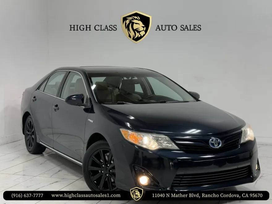 2014 Toyota Camry Hybrid LE photo 1