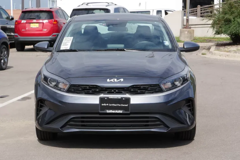 2023 Kia Forte LXS photo 1