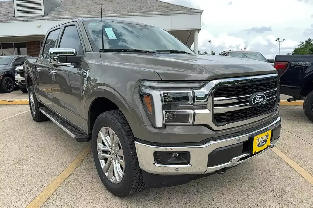 2025 Ford F-150 Lariat photo 1