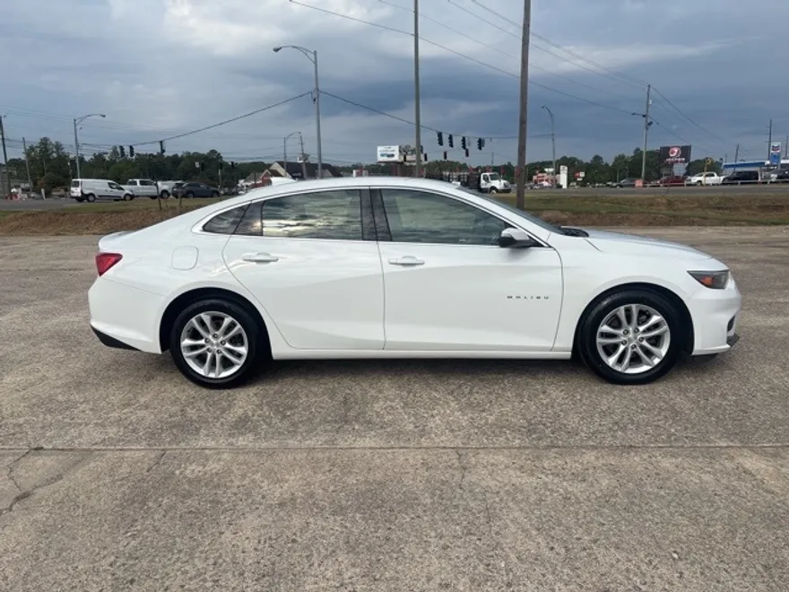 2018 Chevrolet Malibu 1LT photo 1