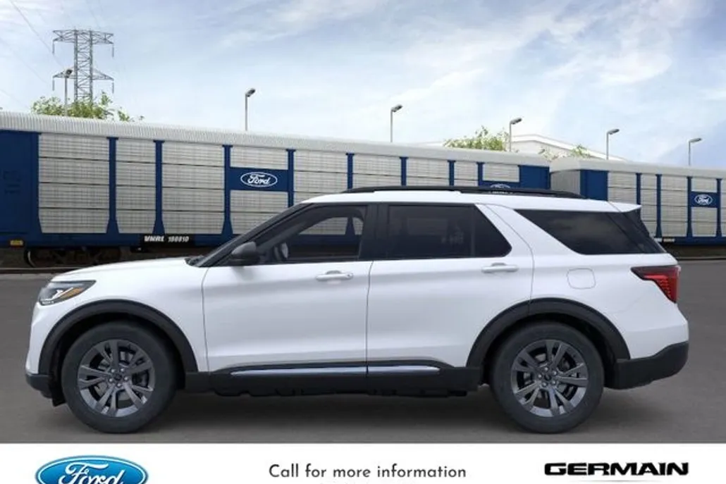 2025 Ford Explorer photo 1
