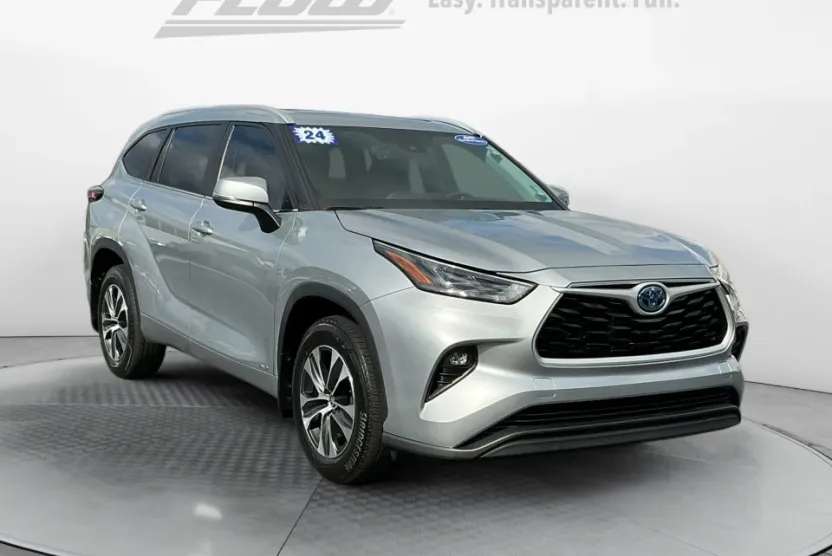 2024 Toyota Highlander Hybrid XLE photo 1